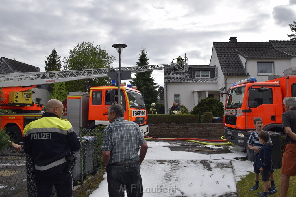 Feuer 2 Koeln Brueck Am Schildschen P03.JPG - Miklos Laubert